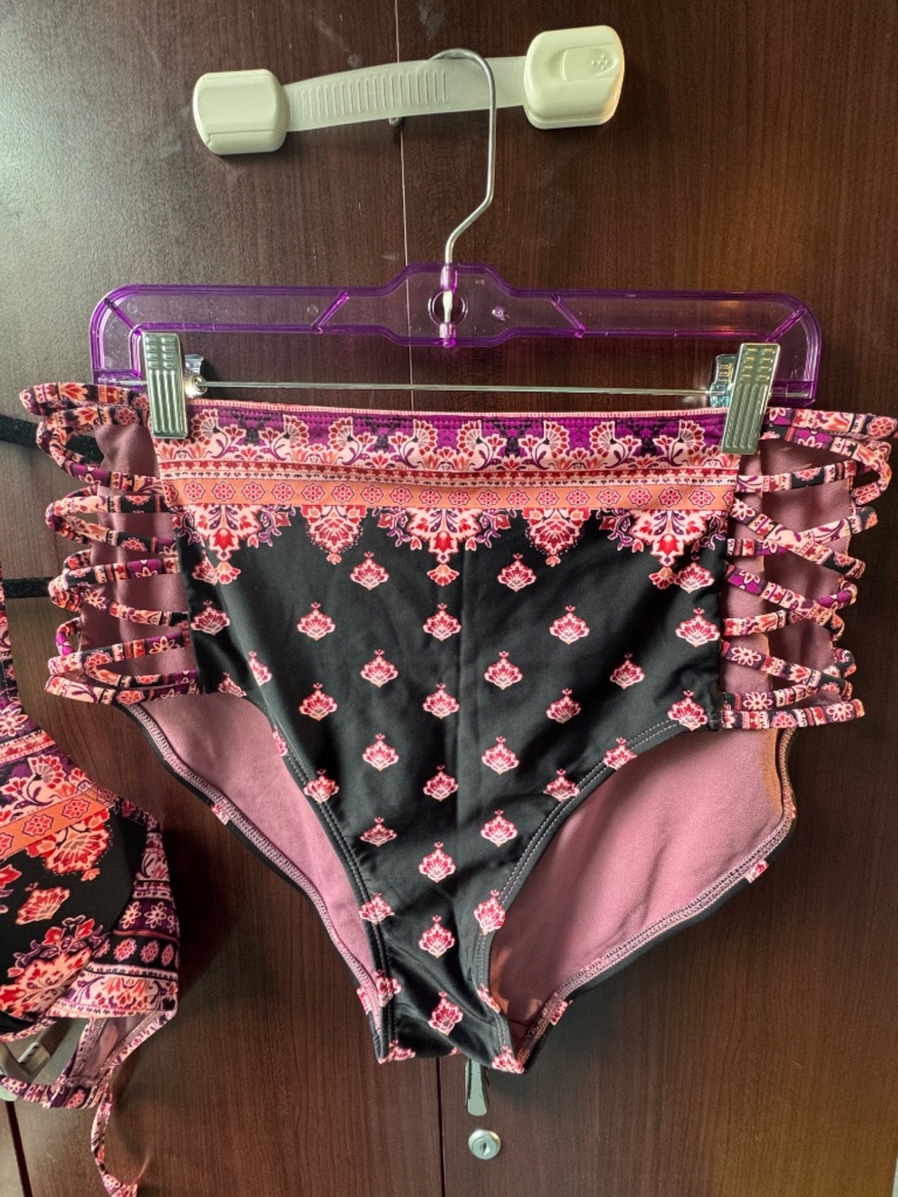 Bikini - Picture 4 of 12